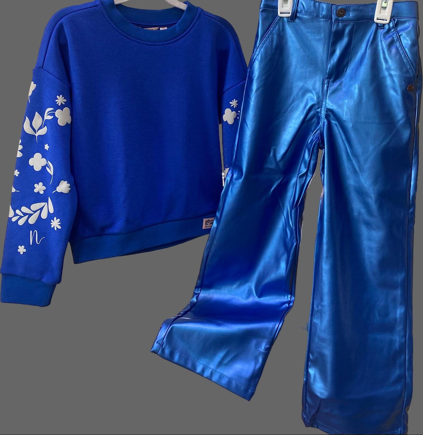 Sweater w/Sleeve print & Leather Wide pants